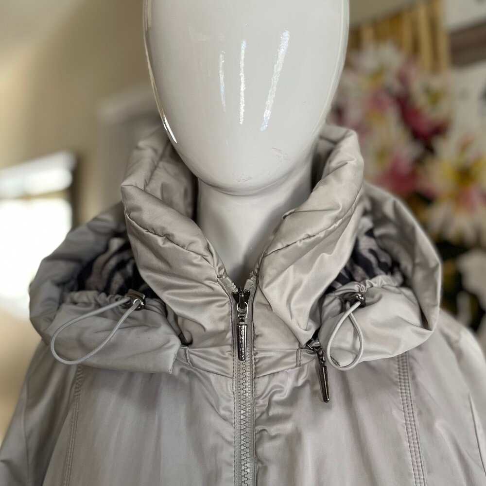 Airfield Winter Coat - matte satin light grey - size Medium